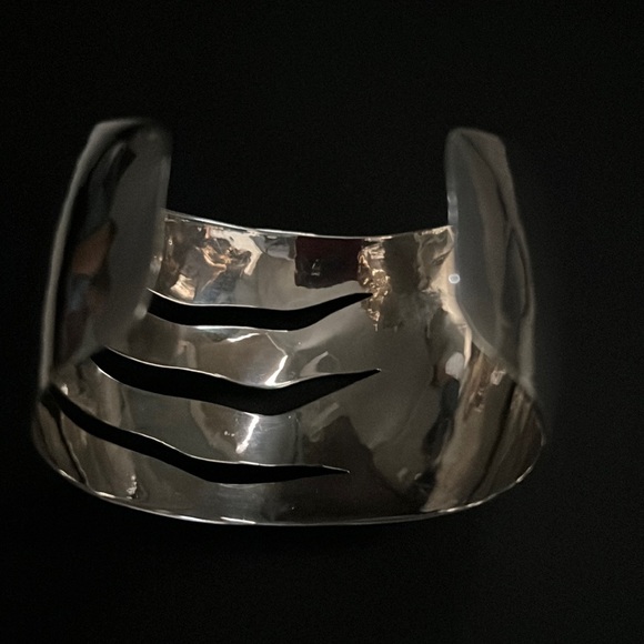 Artisan made silver statement cuff - Picture 3 of 8